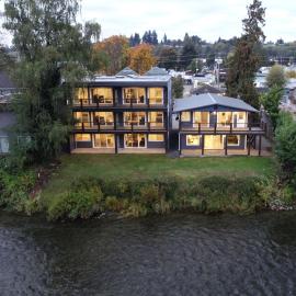 Chateau Riverside, khách sạn ở Campbell River