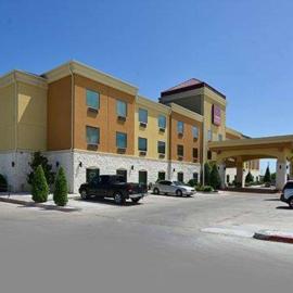 Comfort Suites Bay City East, hotel v destinaci Bay City