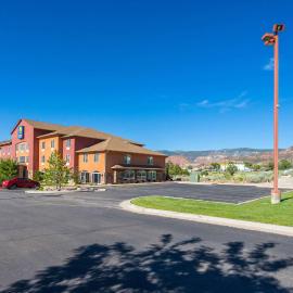 Comfort Inn & Suites Cedar City South，位于雪松城的酒店