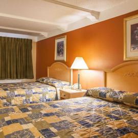 Relax Inn Saint Charles، فندق في سانت تشارلز