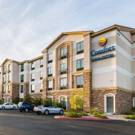 Comfort Inn & Suites Henderson - Las Vegas، فندق في لاس فيغاس