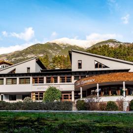 Hotel Bruggner Stub`n، فندق في لاندك