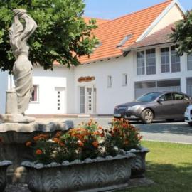 LONJSKI DVORI, hotel in Kutina