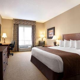 Days Inn & Suites by Wyndham Strathmore, khách sạn ở Strathmore
