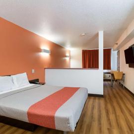Motel 6-Davenport, IA