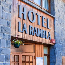 Viesnīca Hotel La Rambla pilsētā Bjeskasa