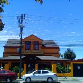 HOTEL CASAGRANDE con estacionamiento EXCLUSIVO y estamos a 50 MTS del Terminal de Buses, hotell sihtkohas Valdivia