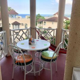#D1 castle STUDIO WIFI KING bed Ocho Rios Jamaica, מלון באוצ'ו ריוס
