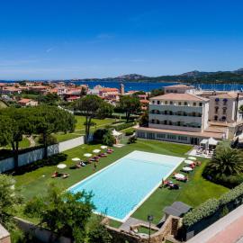 AHR Baja Hotel & Spa Cannigione, viešbutis mieste Cannigione