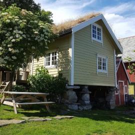 Tiny house with Fjordview! โรงแรมในLauvstad