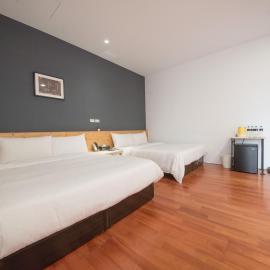Deer Traveler Hostel, хотел в Ючи