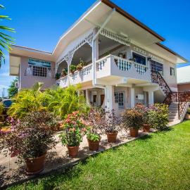Serenity Apartments, hotel a Canaan