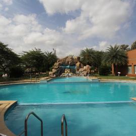 Golden Amoon Resort, hotel en Narasapura