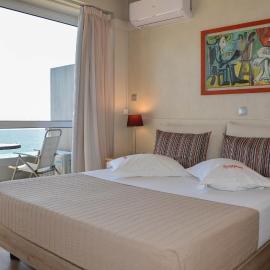 Scorpios Sea Side Hotel، فندق في بيرايوس