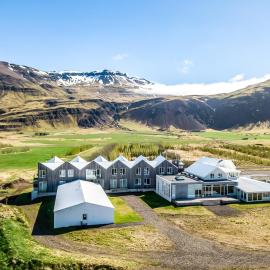 Fosshotel Vatnajökull, отель в городе Хёбн