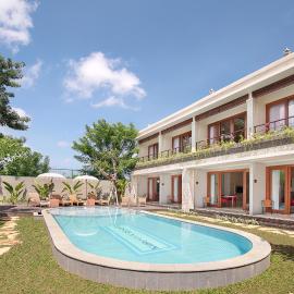 Kubu GWK Resort، فندق في جيمباران