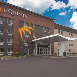 La Quinta Inn & Suites by Wyndham Cleveland - Airport North, hotel in Cleveland