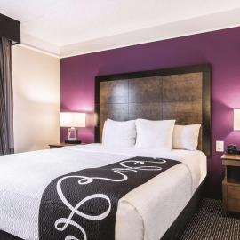 La Quinta Inn & Suites by Wyndham Shreveport Airport, hotel em Shreveport