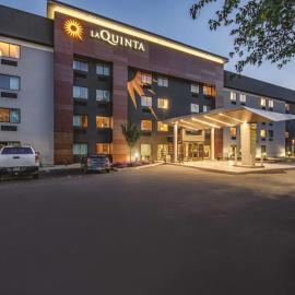 La Quinta by Wyndham Hartford Bradley Airport، فندق في ويندسور لوكس
