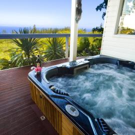 White House Ocean View Spa Villa, hótel í Burnt Pine