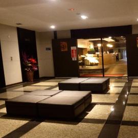 Honest & Warm Hotel, hotel di Taoyuan