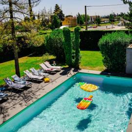 Le Safari Hotel Restaurant, hotell i Carpentras