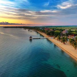 Almond Beach Resort at Jaguar Reef, hotel v destinaci Hopkins