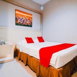 RedDoorz Plus near Sultan Hasanuddin Airport
