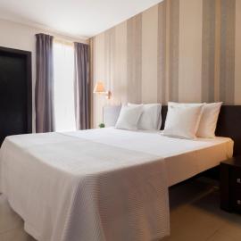 Blubay Apartments by ST Hotels、グジラのホテル