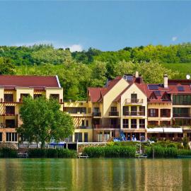Tó Wellness Hotel, hotell i Bánk