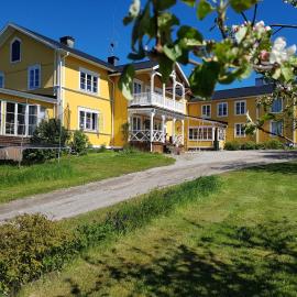 Nygården B&B Hälsingegård, khách sạn ở Harmånger