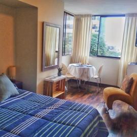 Amplia habitación con baño, hotel sa Lima