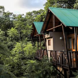 Mantenga Lodge، فندق في إيزولويني