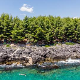 THE SEA CAVE CAMPING, hotel v destinácii Himare