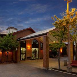 Howard Johnson by Wyndham Waukegan Great Lakes, hotel sa Waukegan