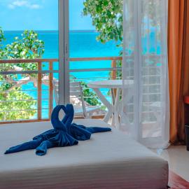 Athiri Beach Maldives, hotel v mestu Dhigurah
