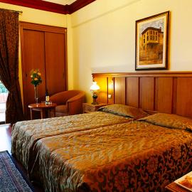 Hotel Aiges Melathron، فندق في فيريا