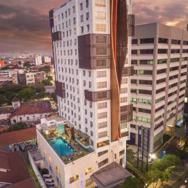 CROWN PRINCE Hotel Surabaya Managed by Midtown Indonesia, хотел в Сурабая