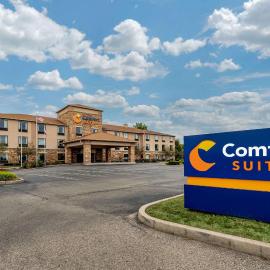 Comfort Suites Dayton-Wright Patterson, hotel v mestu Dayton