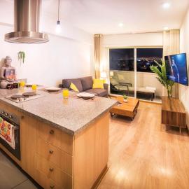 Resort Style Condo near heart of AQP - Gym, Pool & Netflix โรงแรมในอาเรกิปา