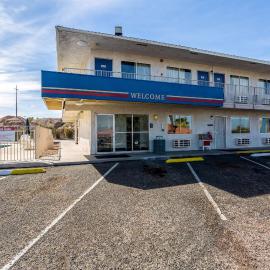 Motel 6-Needles, CA，尼德爾斯的飯店
