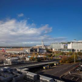 Radisson Blu Manchester Airport, hotel di Hale