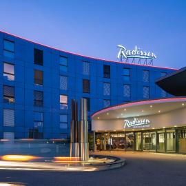 Radisson Hotel Zurich Airport, хотел в Рюмланг
