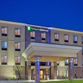 Holiday Inn Express & Suites Lincoln Airport by IHG