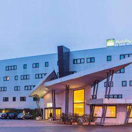 Holiday Inn Express Milan-Malpensa Airport by IHG, hotel v destinácii Case Nuove