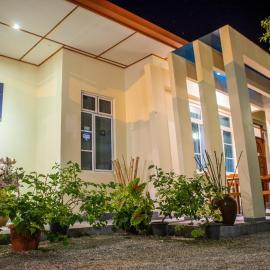 Charming Holiday Lodge، فندق في Midu