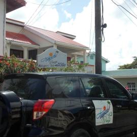 Tropical Breeze Vacation Home and Apartments, hotel u gradu Gros Islet