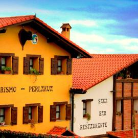 Perlakua Saka, Hotel in Deba