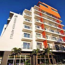 Green Rich Hotel Okinawa Nago (Artificial hot spring Futamata Yunohana)، فندق في ناغُو