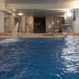 Zornica Hotel, hotel sa Kazanlŭk